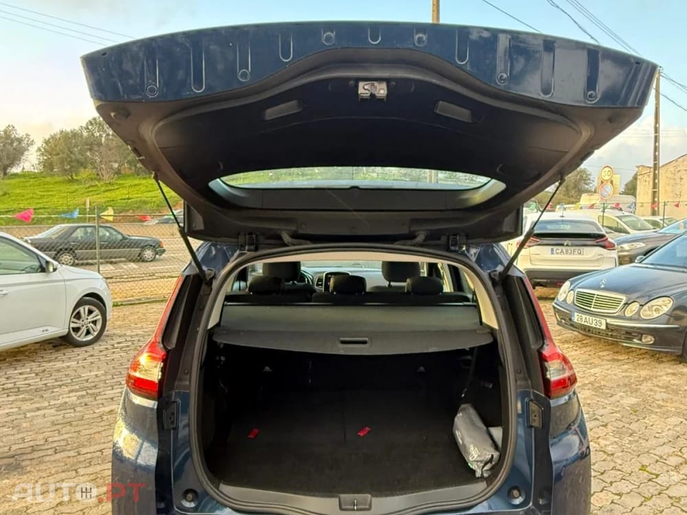 Renault Scénic Outro