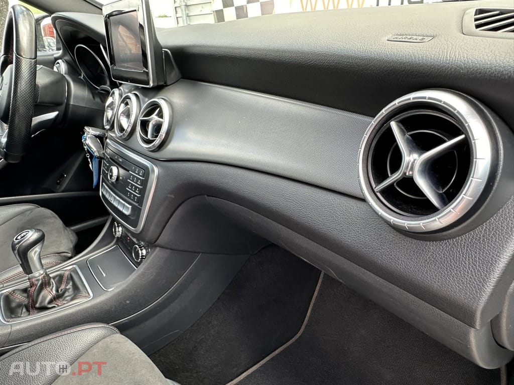 Mercedes-Benz CLA 200 AMG Line