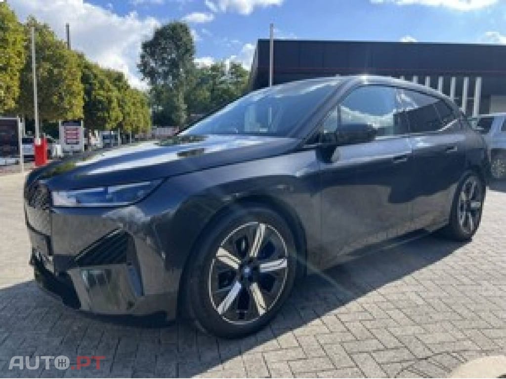 BMW iX xDrive 40