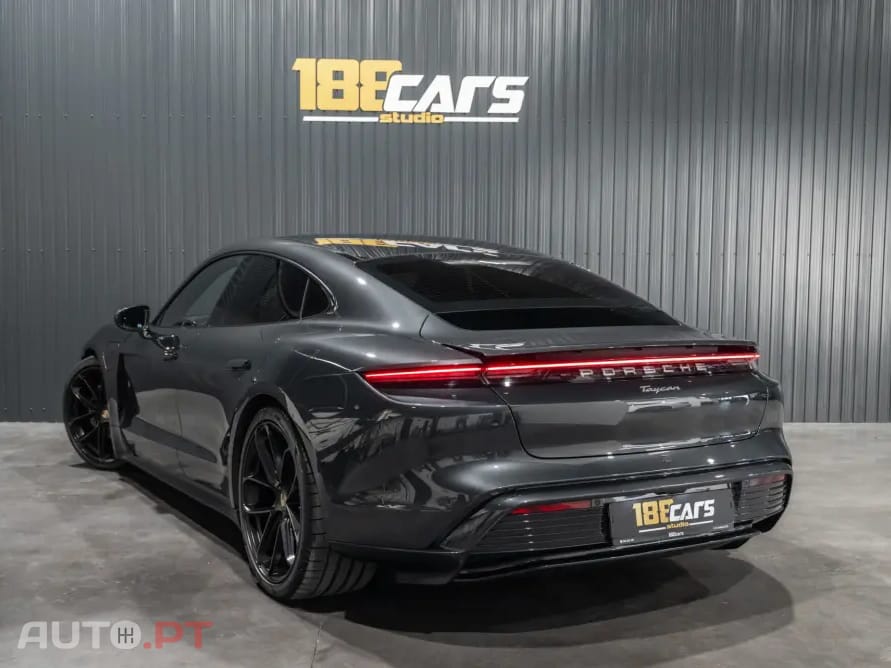 Porsche Taycan 4