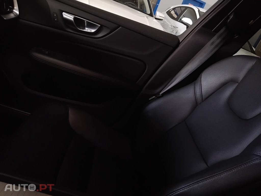 Volvo V60 2.0 B4 Momentum Plus Geartronic