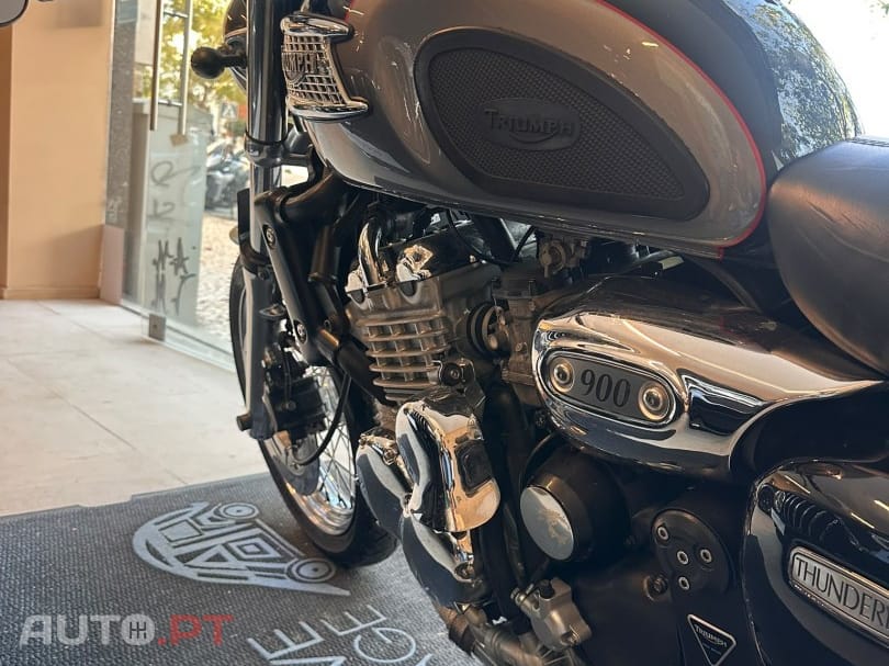 Triumph Thunderbird Thunderbird 900