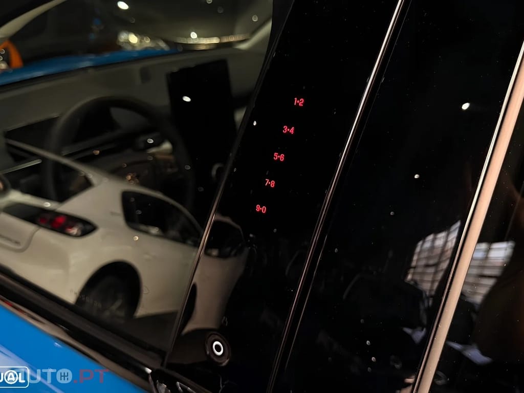 Ford Mustang Mach-E 75.7 kWh Base
