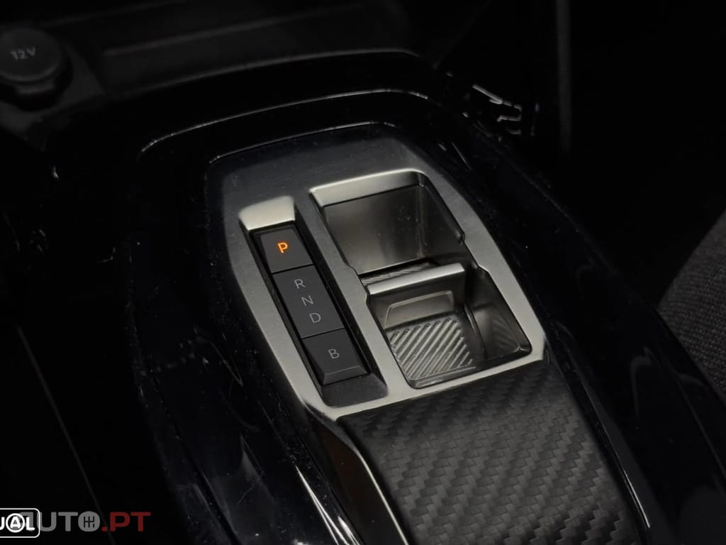 Peugeot E-2008 Active