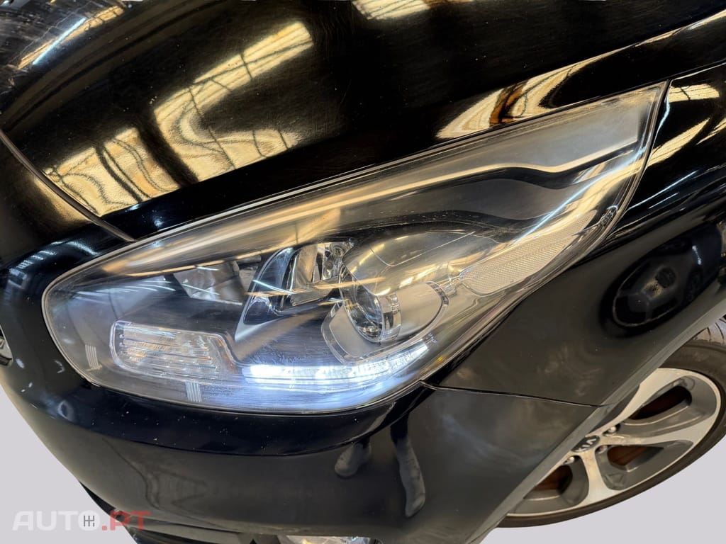 Kia Carens 1,7d 7L
