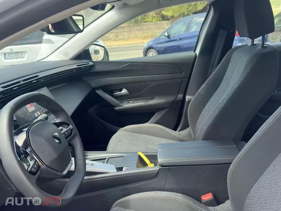 Peugeot 308 1.2 Hybrid Style e-DCS6 — fotografia 18