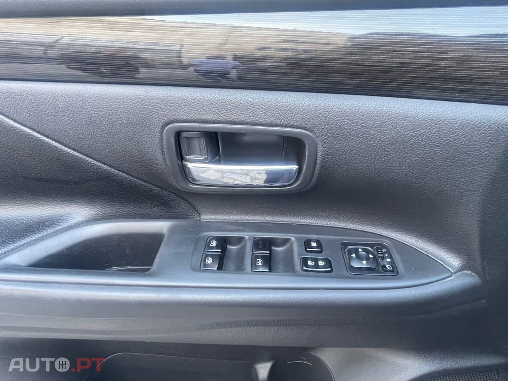 Mitsubishi Outlander 2.2 DI-D Instyle Navi