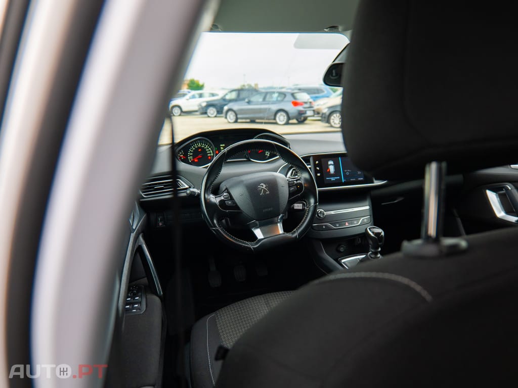 Peugeot 308 1.5 BlueHDi Business Line