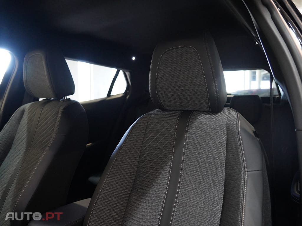 Peugeot 2008 1.2 PureTech Allure EAT8