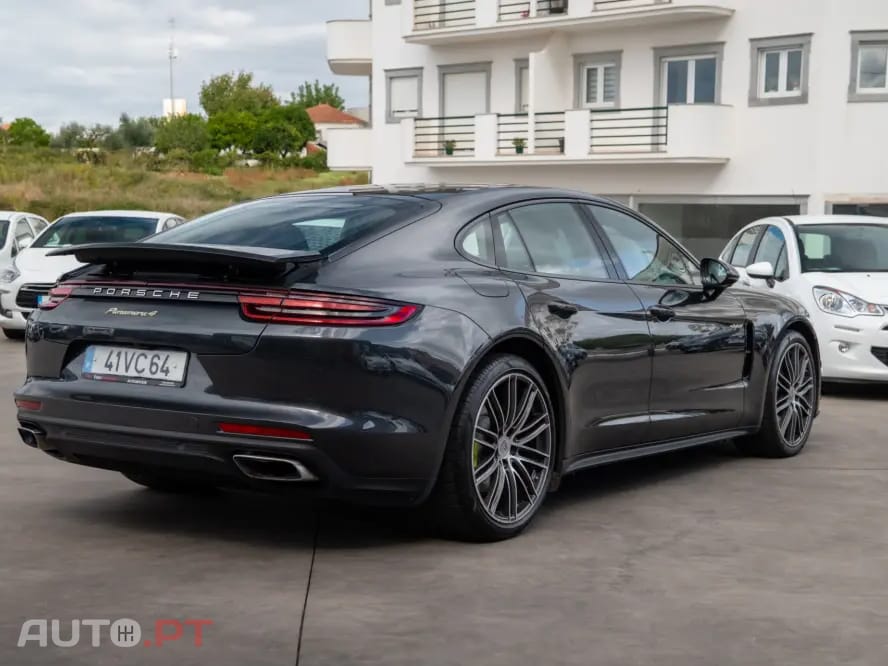 Porsche Panamera 4 E-Hybrid Platinum Edition