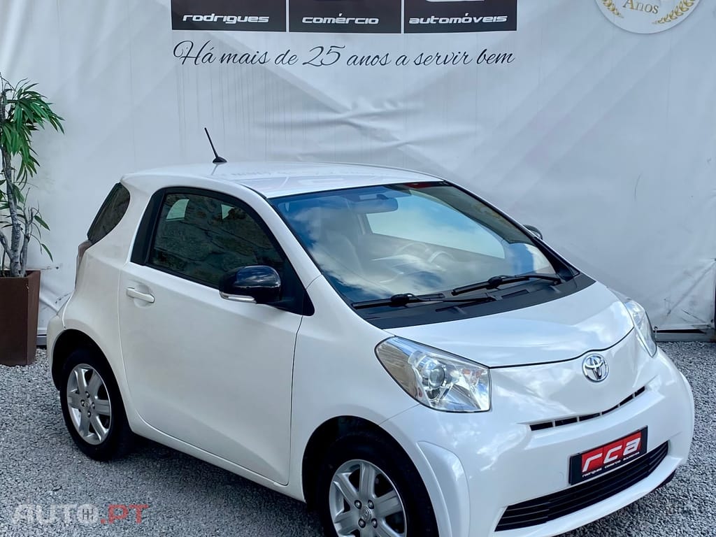 Toyota iQ 1.4 D-4D 2 NAVI+Bluetooth