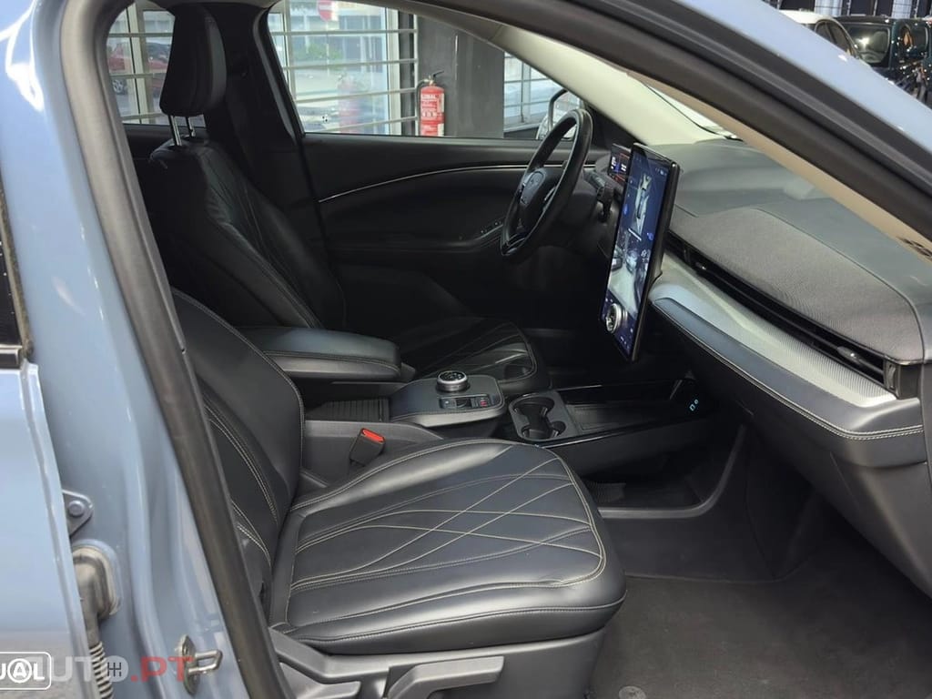 Ford Mustang Mach-E Standard