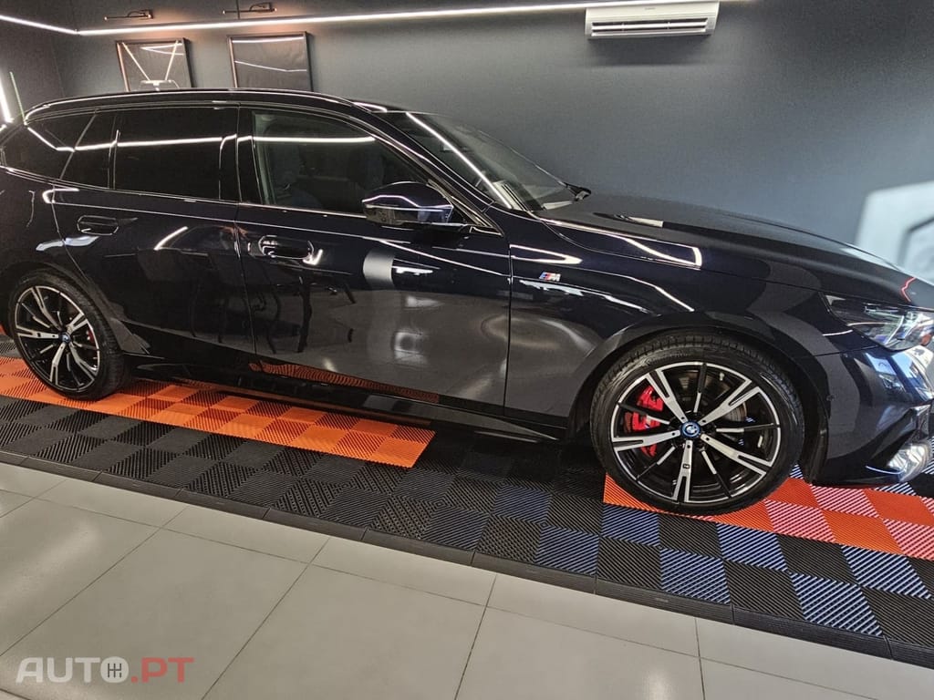 BMW i5 Touring eDrive40