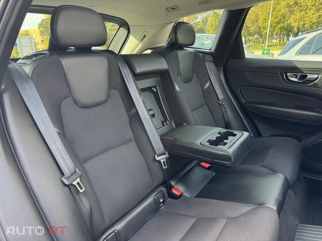 Volvo XC60 2.0 T8 PHEV Momentum Plus AWD