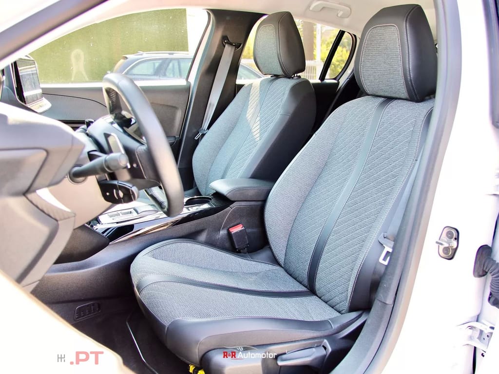 Peugeot 208 1.2 Hybrid Allure e-DCS6