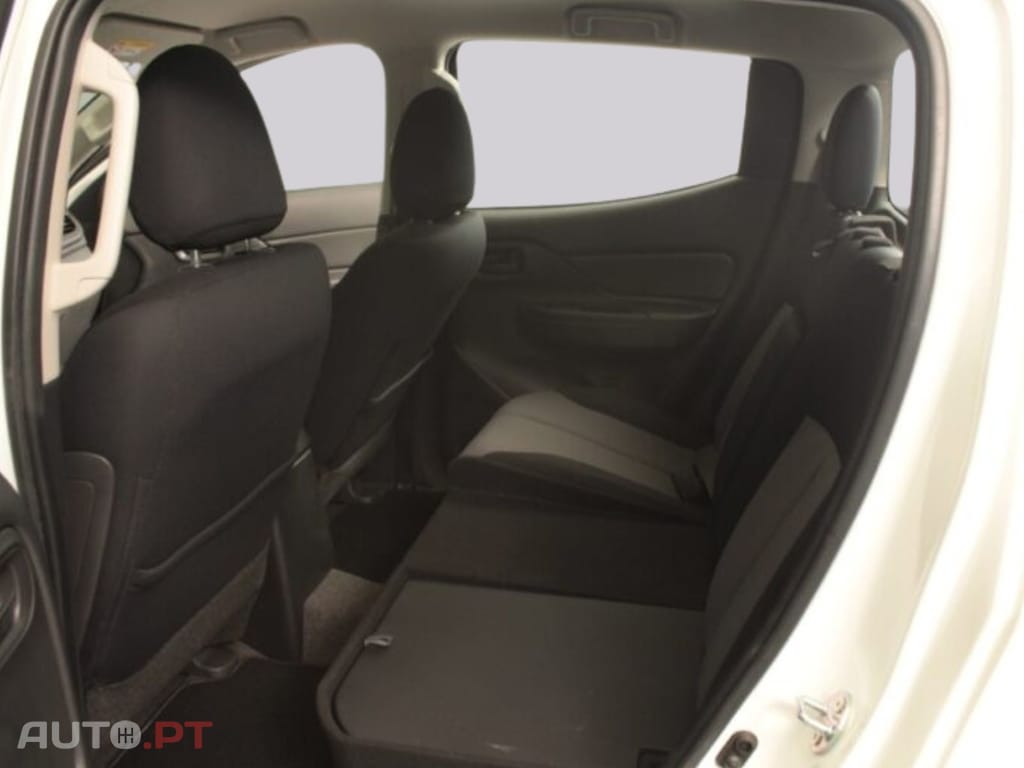 Mitsubishi L200 2.3 DI-D CD Invite 4WD I.V.A DEDUTÍVEL 