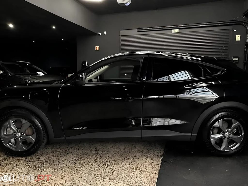 Ford Mustang Mach-E 75.7 kWh Base