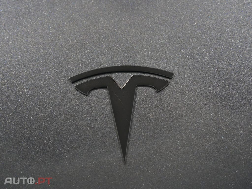 Tesla Model 3 Tração Traseira