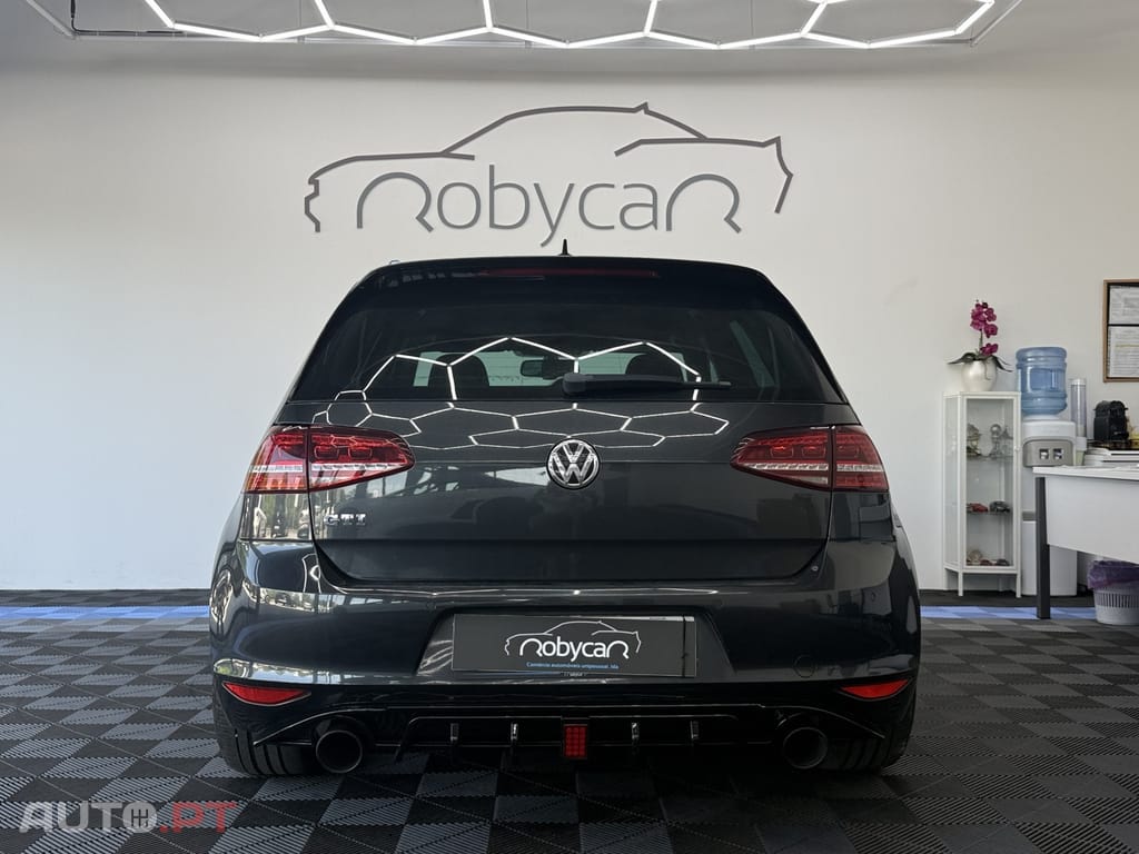 Volkswagen Golf 2.0 TSI GTI DSG
