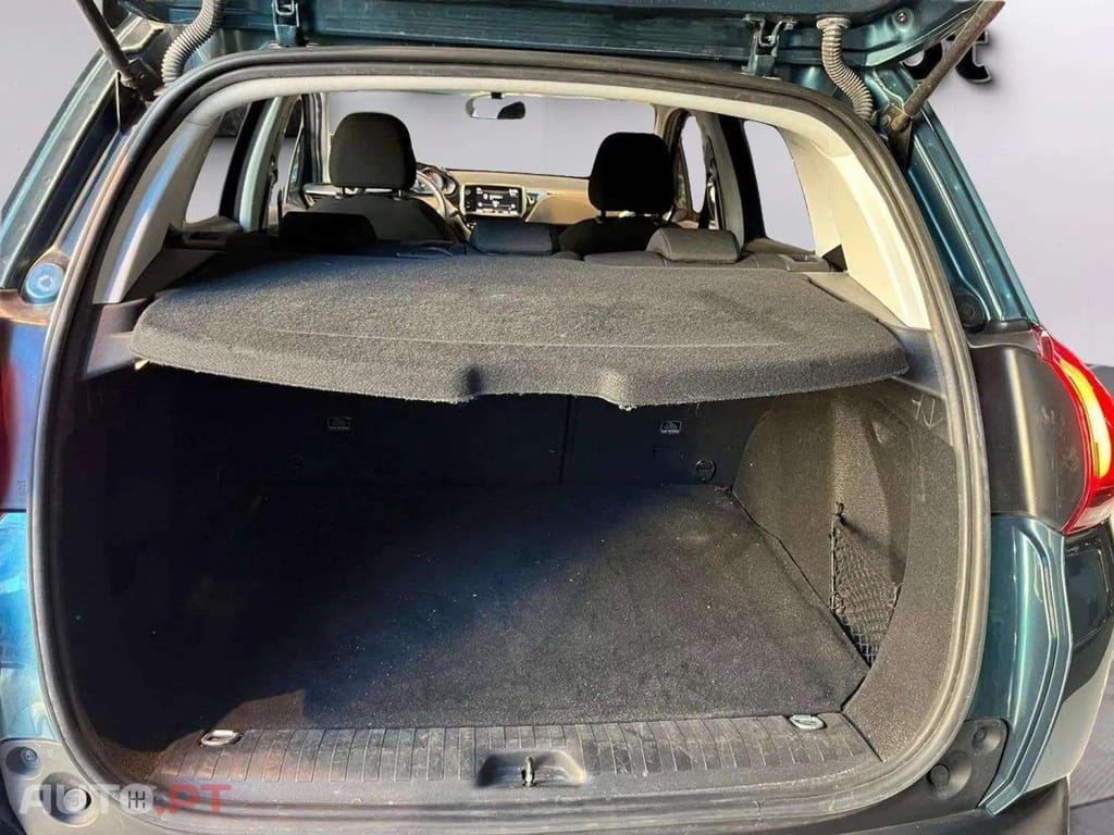 Peugeot 2008 1.2 e-VTi Style