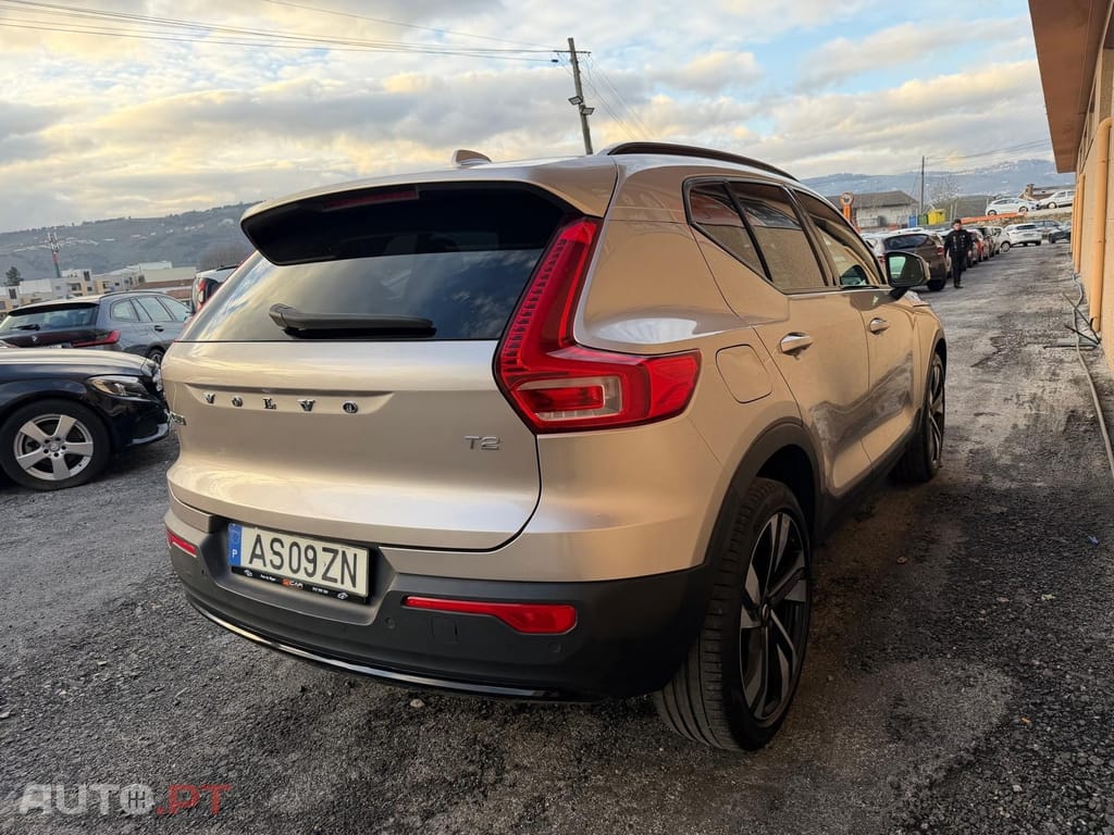 Volvo XC40 1.5 T2 Plus Dark Auto