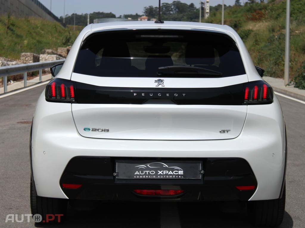 Peugeot E-208 50 kWh GT Pack