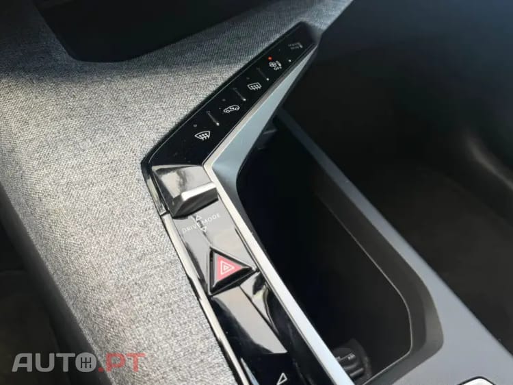 Peugeot 3008 1.2 Hybrid Allure e-DCS6