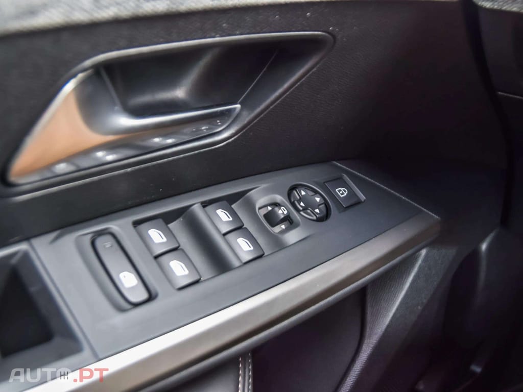 Peugeot 3008 1.2 Hybrid Allure e-DCS6