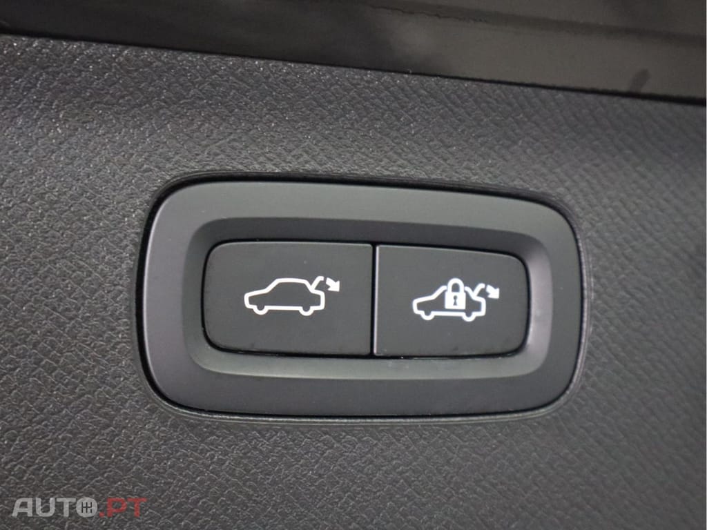 Volvo XC90 2.0 T8 PHEV Core AWD