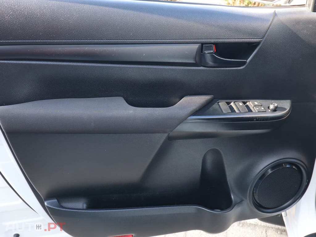 Toyota Hilux 2.4D LN105L CX MADEIRA