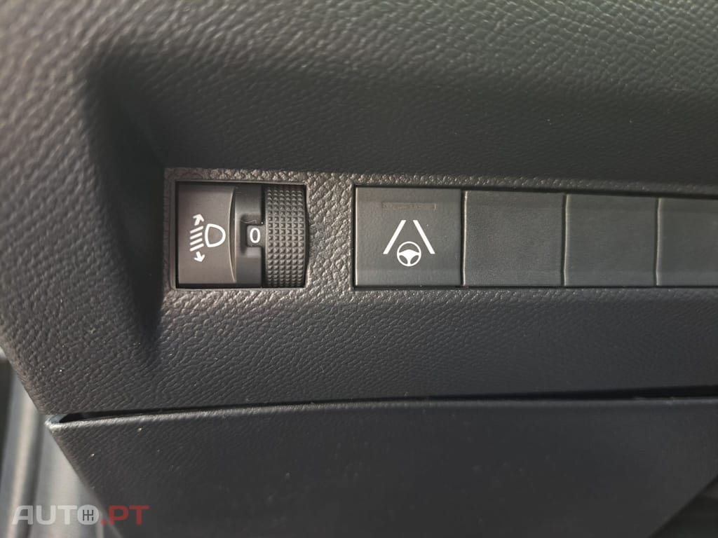 Peugeot 208 1.2 Hybrid Allure e-DCS6