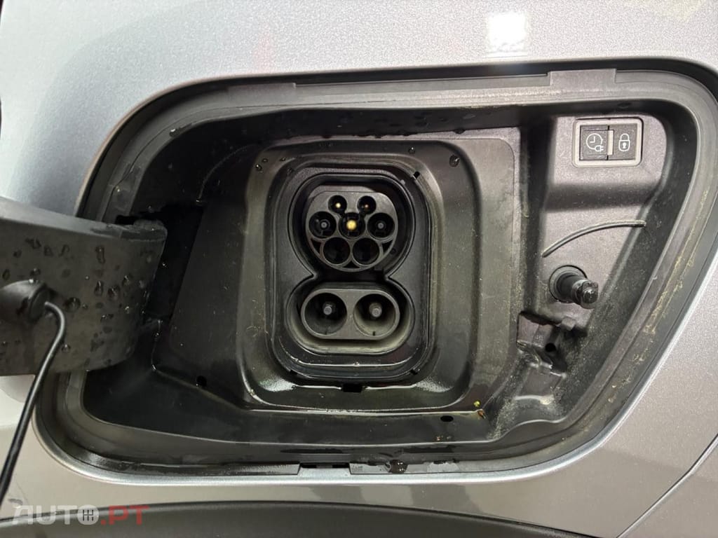 Peugeot E-2008 Active Pack