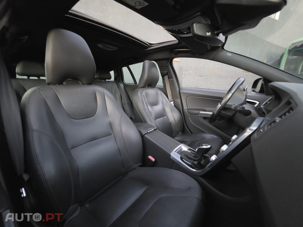Volvo V60 Cross Country 2.0 D3 Summum Geartronic