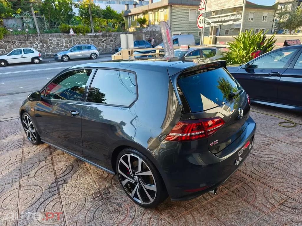 Volkswagen Golf  Gti Performance Bluemotion