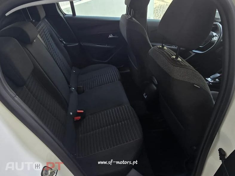 Peugeot E-208 Active