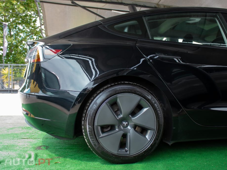 Tesla Model 3 Standard Range Plus RWD