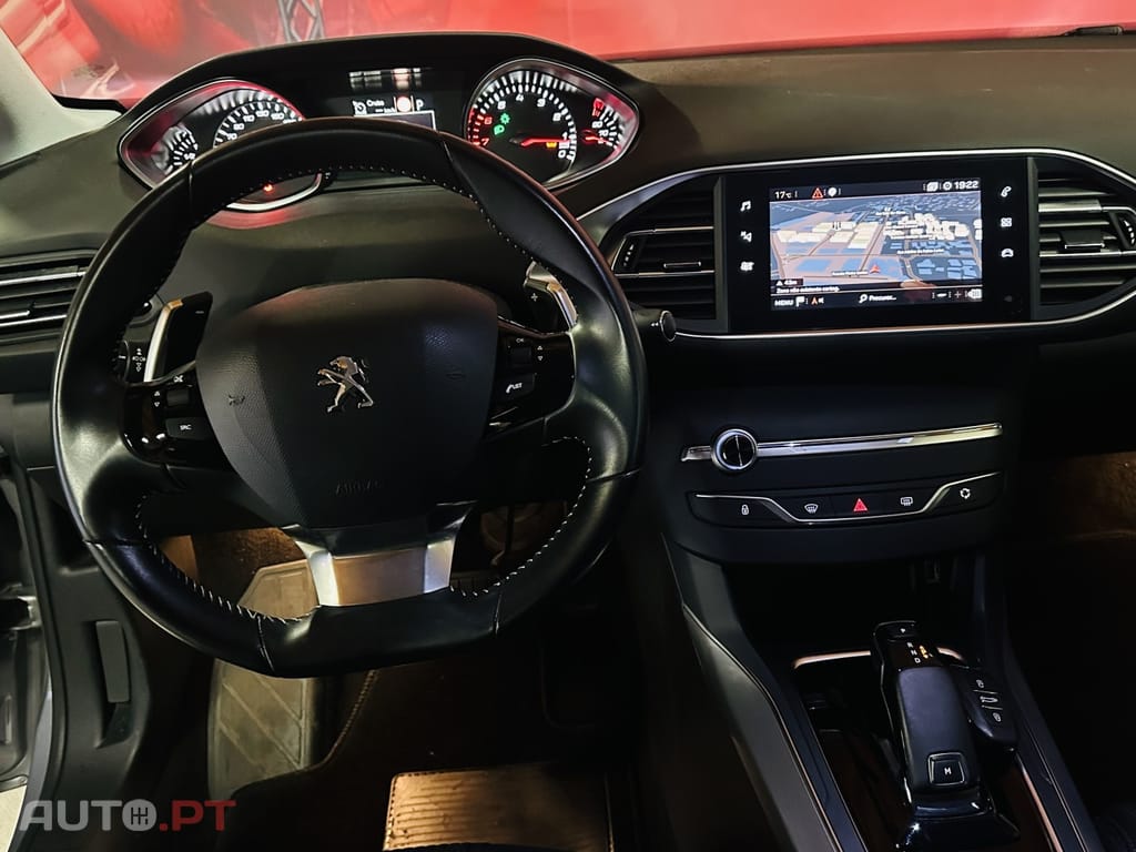 Peugeot 308 1.2 PureTech Allure Full LED EAT8