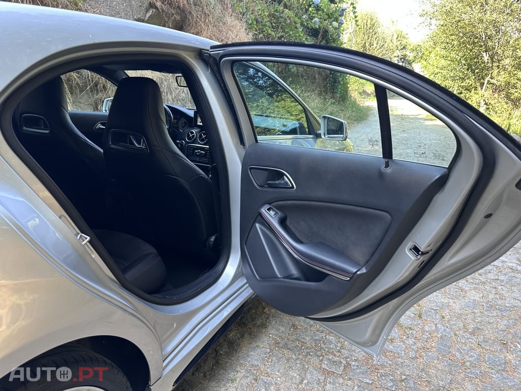 Mercedes-Benz A 180 d AMG Line