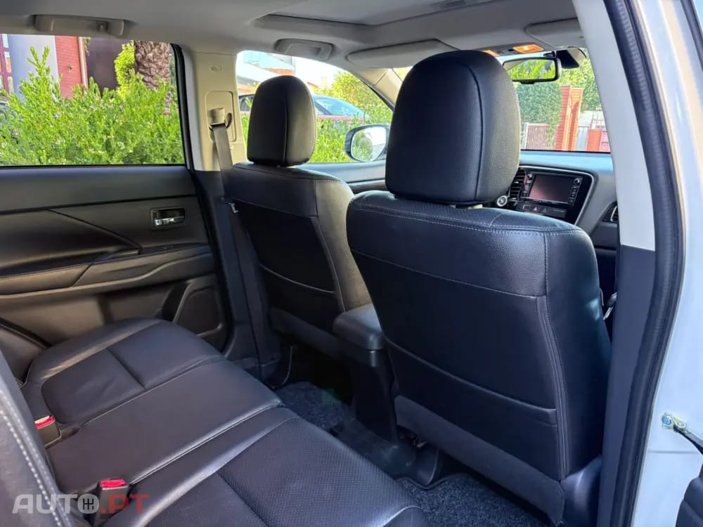 Mitsubishi Outlander 2.2 DI-D Instyle Navi