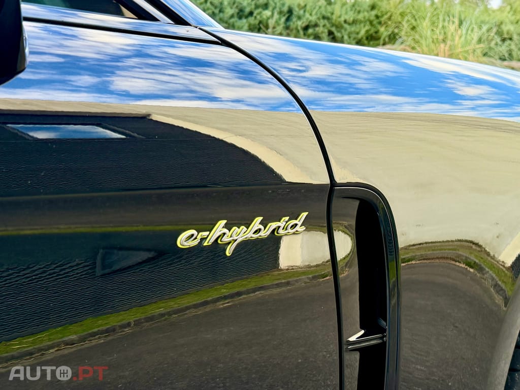 Porsche Panamera 4 E-Hybrid Platinum Edition