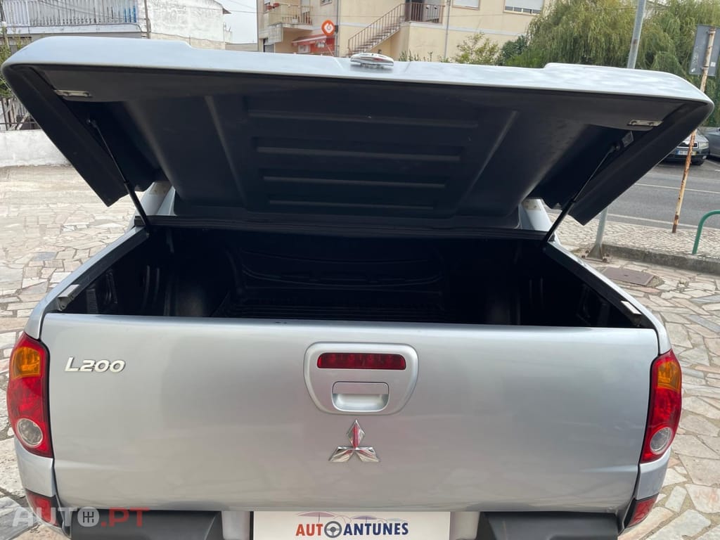 Mitsubishi L200 2.5 DI-D CD Invite+ AC/ABS 4WD
