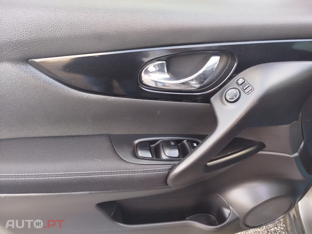 Nissan Qashqai 1.6 dCi N-Connecta 18