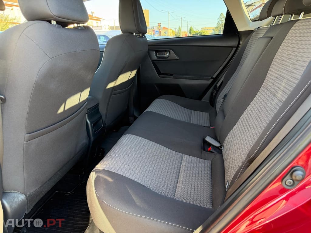 Toyota Auris 1.8 HSD Comfort +P.Sport+Navi