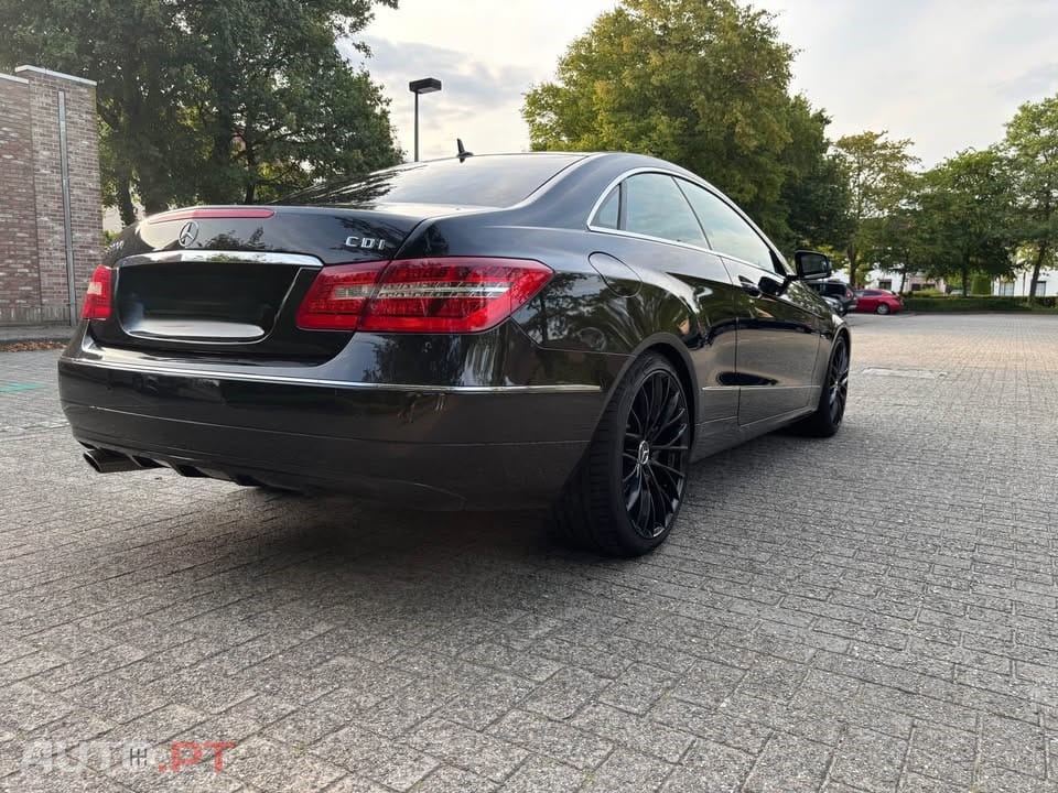 Mercedes-Benz E 220 Coupé