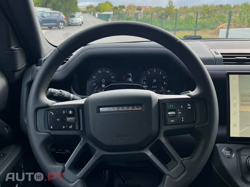 Land Rover Defender 2.0 P300e 110 AWD X-Dynamic SE