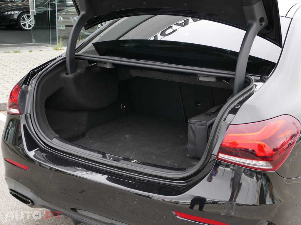 Mercedes-Benz A 250 e AMG Line