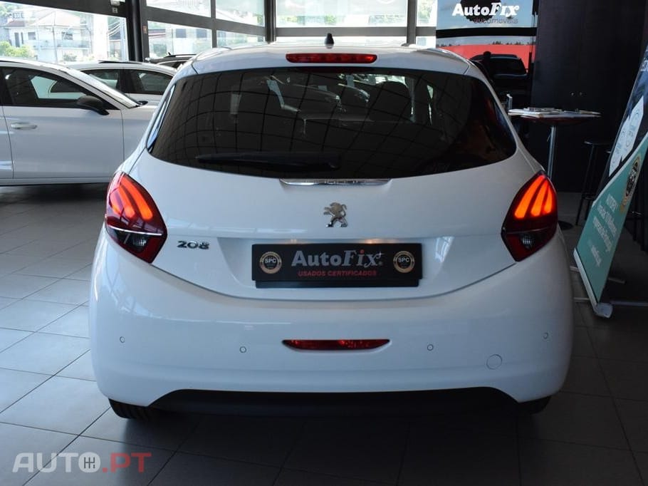 Peugeot 208 1.2 PureTech Signature