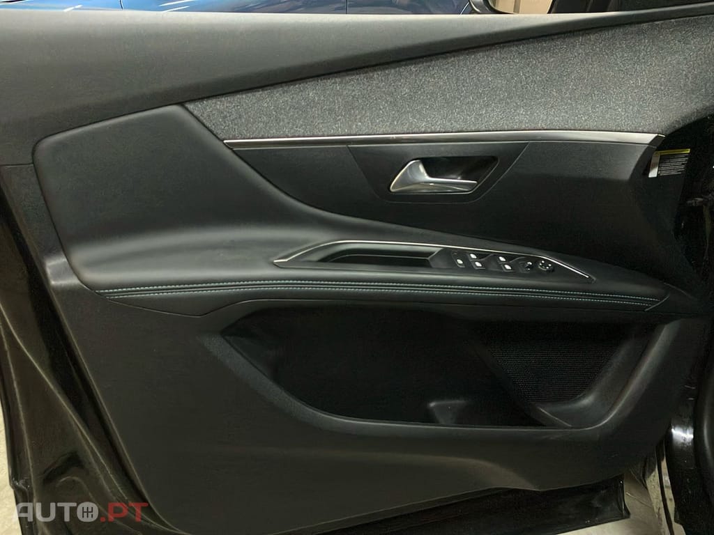 Peugeot 3008 1.6 Hybrid Allure e-EAT8