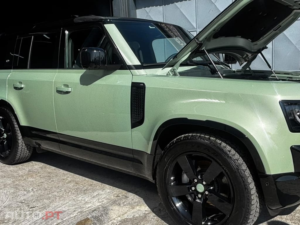 Land Rover Defender 2.0 P300e 110 AWD Trophy Edition Deep Sandglow