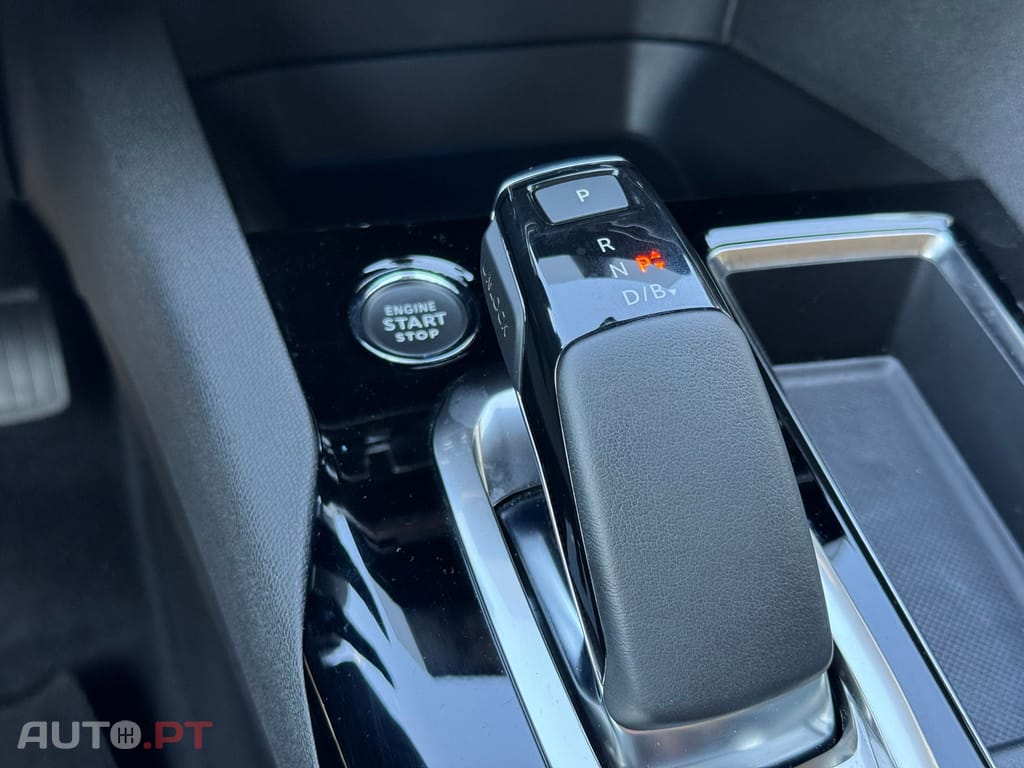 Peugeot 3008 1.6 Hybrid Allure e-EAT8